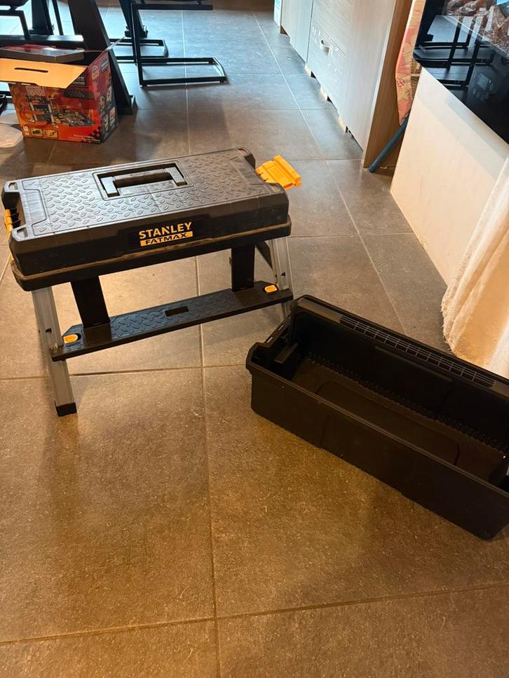 Gereedschapskoffer met trapje!, Doe-het-zelf en Bouw, Werkbanken, Nieuw, 70 tot 120 cm, Inklapbaar, Ophalen