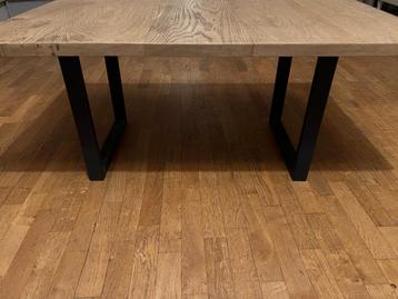 Table basse chêne massif beschikbaar voor biedingen