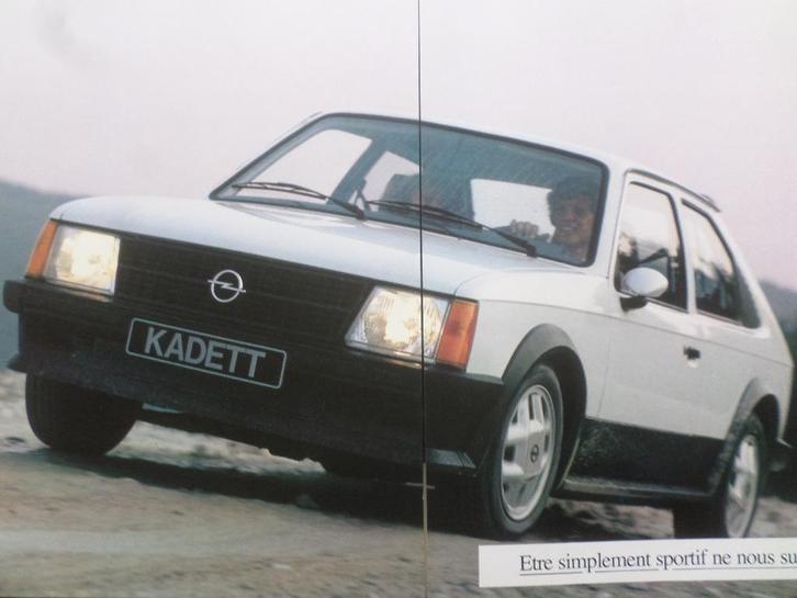 Brochure de l'Opel Kadett 1.3 et 1.6 SR, Livres, Autos | Brochures & Magazines, Opel, Envoi