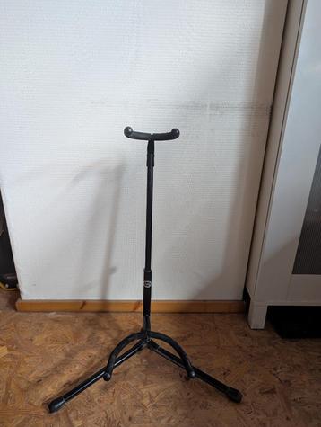 Standaard gitaar beschikbaar voor biedingen