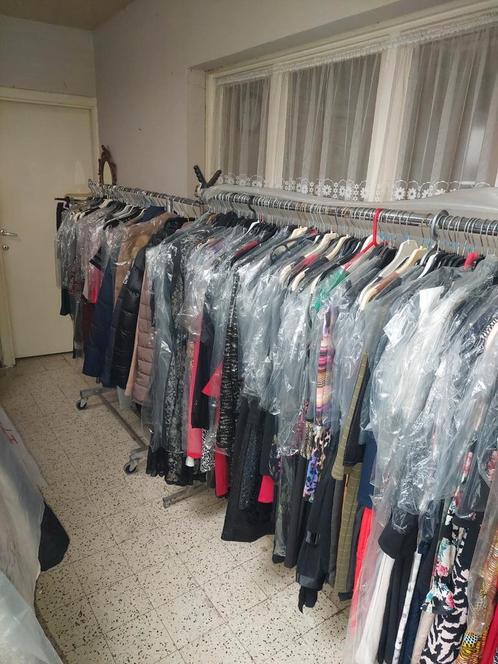 Grote partij dameskleding  Jurken..Jassen.., Kleding | Dames, Jurken, Zo goed als nieuw, Ophalen of Verzenden