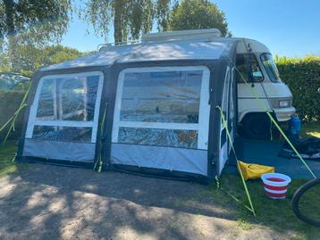 Kampa opblaasbare voortent beschikbaar voor biedingen