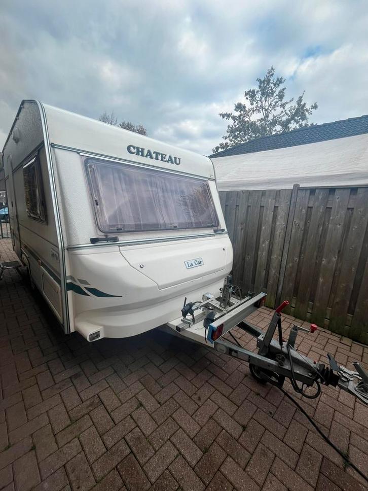 Super nette chateau La car 395 in son nederland !, Caravans en Kamperen, Caravans, Particulier, tot en met 2, 750 - 1000 kg, Rondzit