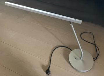 U-Line tafellamp – ontwerp Maarten Van Severen  beschikbaar voor biedingen