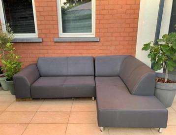 Lounge zetel beschikbaar voor biedingen