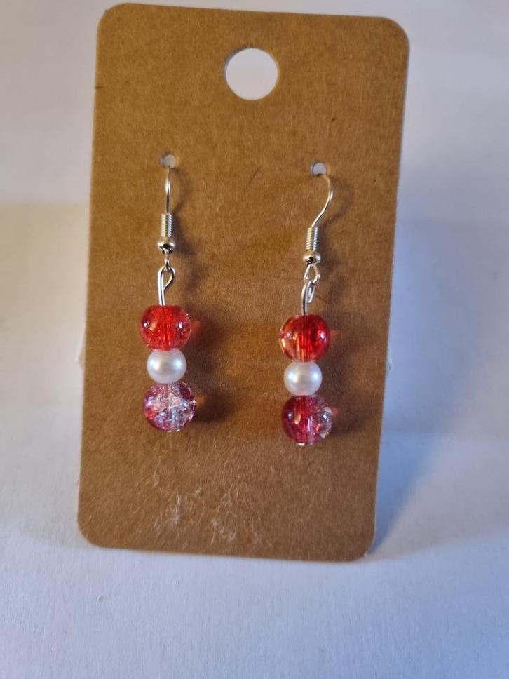 Handgemaakte oranjerode en parelmoer oorbellen, Handtassen en Accessoires, Oorbellen, Nieuw, Hangers, Zilver, Rood, Ophalen of Verzenden