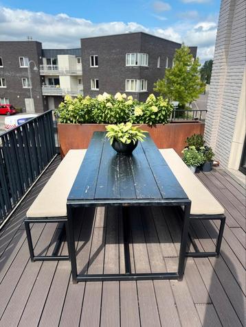 TUINTAFEL beschikbaar voor biedingen