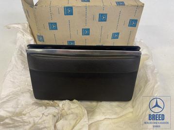 NOS asbak donkerrood Mercedes-Benz W114 W115 /8 1e serie beschikbaar voor biedingen