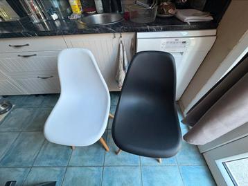 Chaises scandinaves blanches et noires, Enlèvement, Comme neuf, Deux