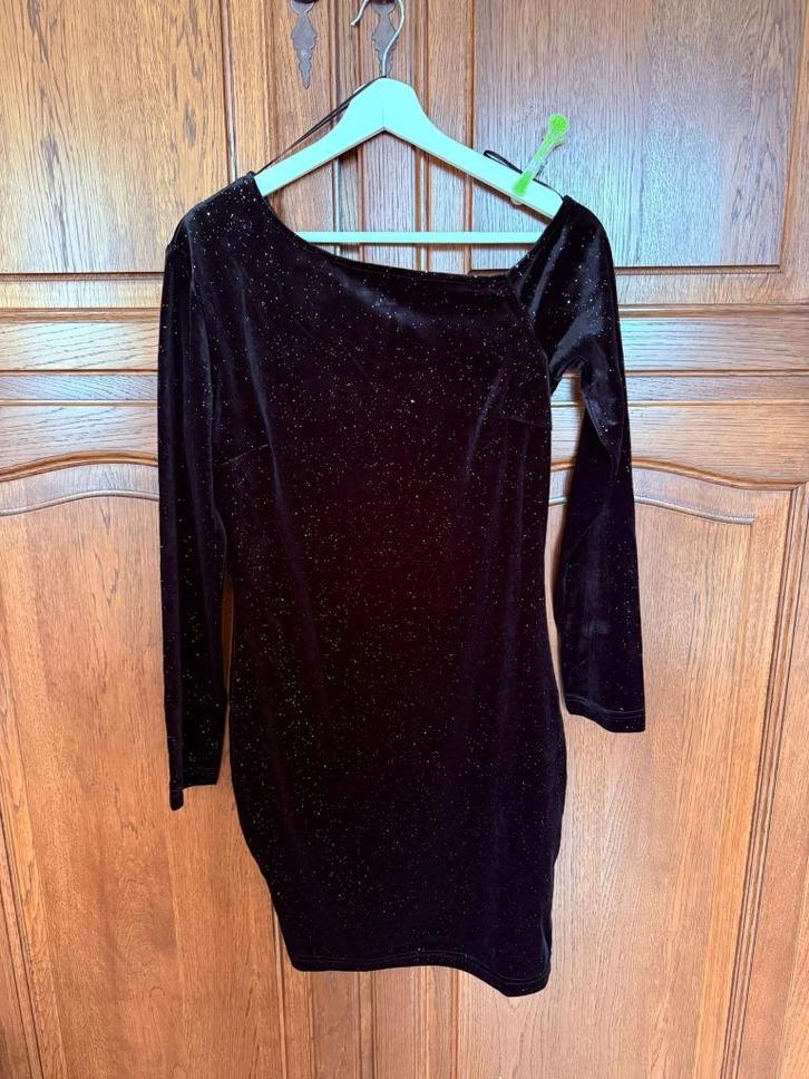 Amisu zwarte jurk met lovertjes — Maat 40, Kleding | Dames, Jurken, Zo goed als nieuw, Maat 38/40 (M), Zwart, Ophalen of Verzenden