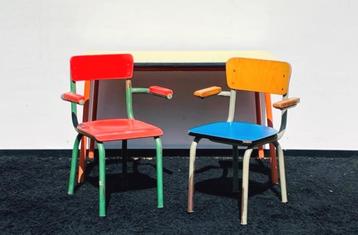 Tubax kleuterschool tafel + 2 stoeltjes. Vintage 60s / 70s  beschikbaar voor biedingen