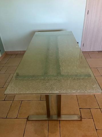Unieke design tafel met inox/rvs poot en gebroken glas blad beschikbaar voor biedingen