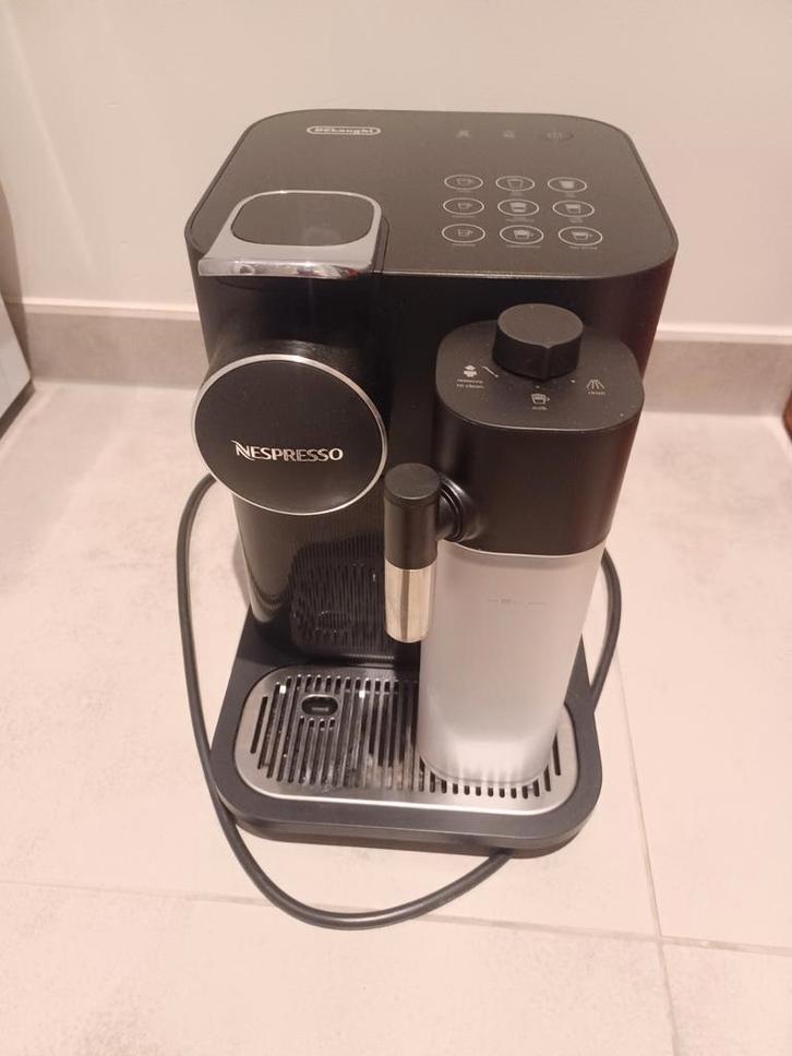 De'Longhi Nespresso Gran Lattissima, Elektronische apparatuur, Koffiezetapparaten, Zo goed als nieuw, Ophalen