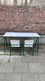 Vintage schoolbureautje met 2 stoelen, Enlèvement ou Envoi