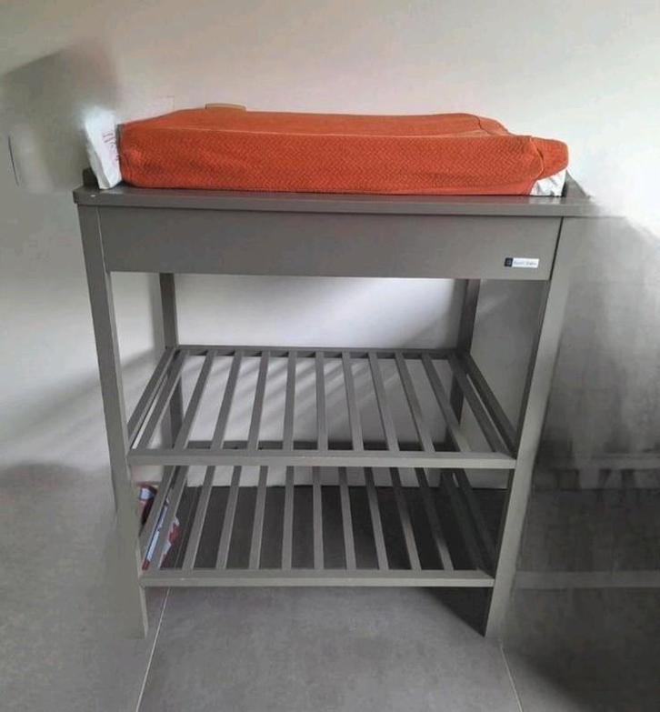 Commode + Babypark + bed + toebehoren, Kinderen en Baby's, Kinderkamer | Bedden, Zo goed als nieuw, Matras, Ophalen