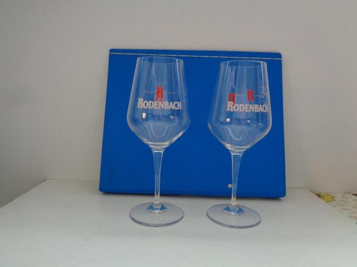 4 Rodenbach glazen op voet met rode R, Verzamelen, Biermerken, Nieuw, Glas of Glazen, Overige merken, Ophalen