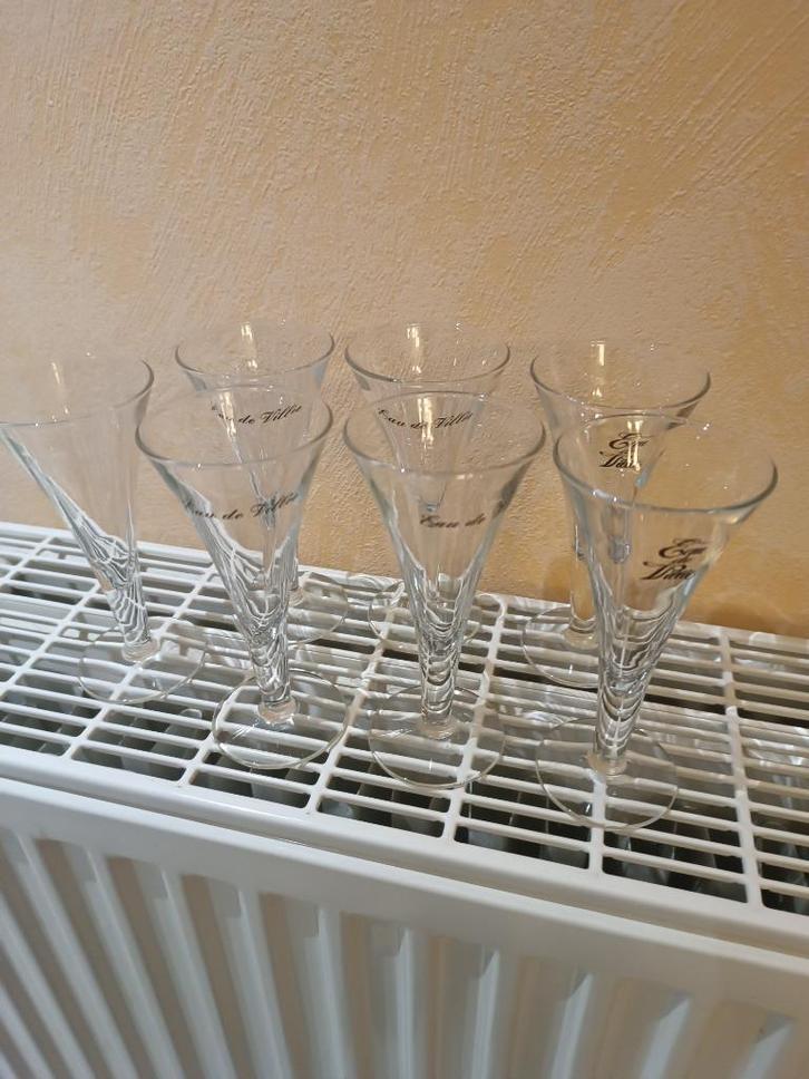 A vendre verres Eau de Villée, Collections, Verres & Petits Verres, Utilisé, Autres types, Enlèvement