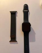 Apple Watch SE (2022) 44- Zwart - 99% Batterij! + Extra Band, Handtassen en Accessoires, Smartwatches, Ophalen, Zo goed als nieuw