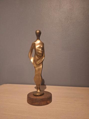 Bronze beeldje beschikbaar voor biedingen