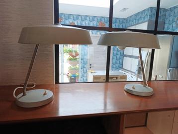 Vele verschillende design en vintage verlichting  beschikbaar voor biedingen