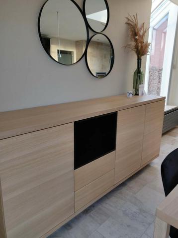 Natuurlijk (volhouten) eiken dressoir kast met led verlicht beschikbaar voor biedingen