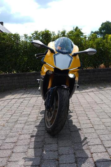 Yamaha R1 Anniversary edition, Super Sport, Plus de 35 kW, Quickshifter