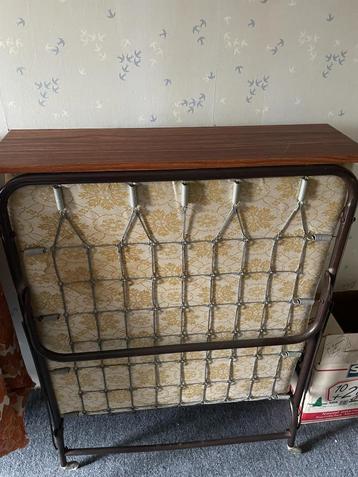 Vintage extra bed voor 1 persoon beschikbaar voor biedingen