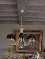 2 landelijke kroonluchters, zwarte en taupe kapjes ., Ophalen