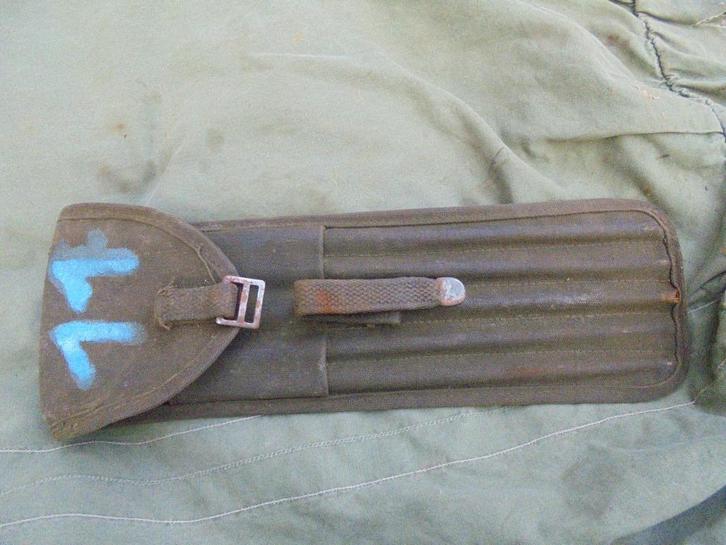 poetsstokjes voor de cal 50 en de bijbehorende koffer uit 19, Verzamelen, Militaria | Tweede Wereldoorlog, Landmacht, Ophalen of Verzenden