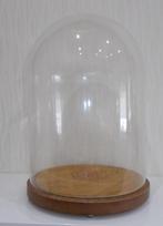 glazen stolp met houten voet, Ophalen
