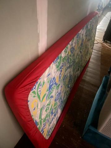 Matelas en mousse épaisseur 100mm avec housse beschikbaar voor biedingen