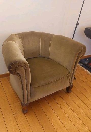 Comfortabele vintage groene fluwelen fauteuil beschikbaar voor biedingen