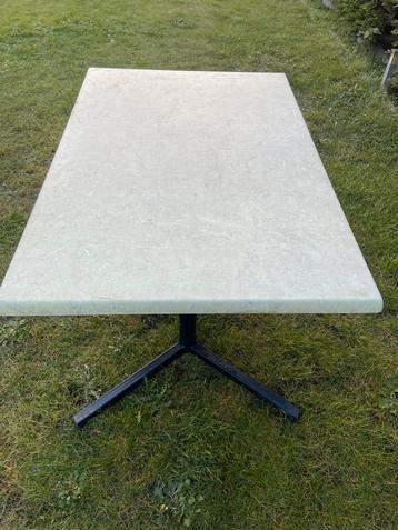 Tuintafel  beschikbaar voor biedingen
