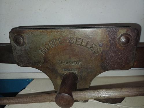 machine a monter les selles  de velos mobylette moto   etc, Antiek en Kunst, Curiosa en Brocante, Ophalen of Verzenden