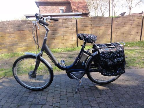 Elektrische dames fiets met klein kosten met lader   75 euro, Fietsen en Brommers, Elektrische fietsen, 47 tot 51 cm, Ophalen