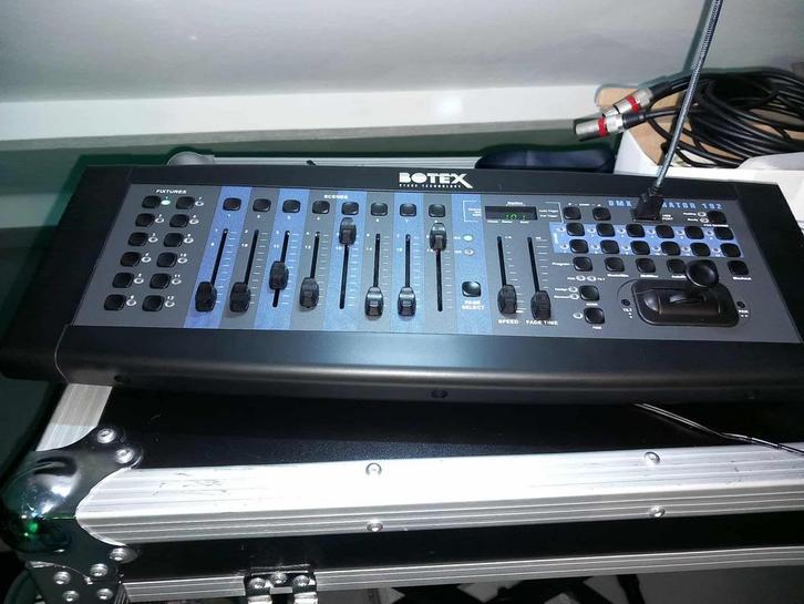 Régie DMX Botex 192 canaux + flight case, Musique & Instruments, Éclairage de théâtre, Comme neuf, Enlèvement
