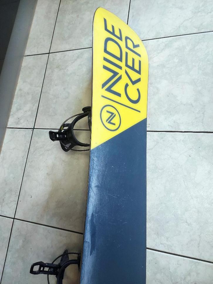 Snowboard Nidecker + Fixation Flow ( Top qualité ), Sports & Fitness, Snowboard, Comme neuf, Planche, Enlèvement ou Envoi