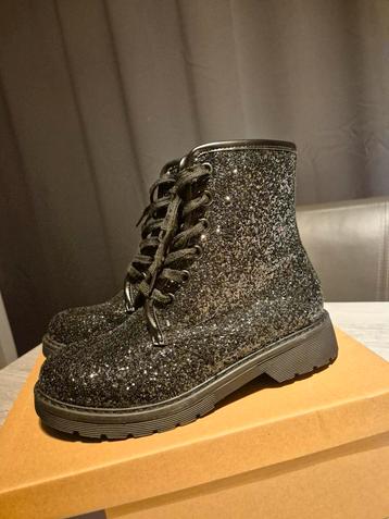 Zwarte bottinen maat 36 met glitters beschikbaar voor biedingen