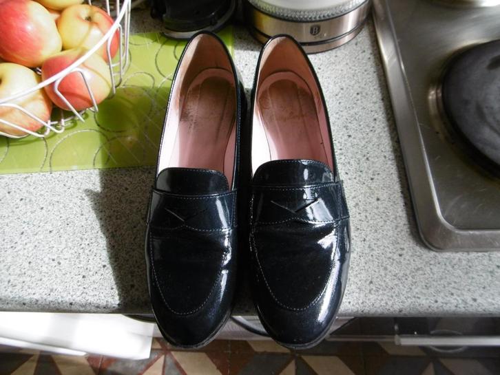 schoenen dames merk pretty loafers, maat 39 zwart laké, Kleding | Dames, Schoenen, Zo goed als nieuw, Schoenen met lage hakken
