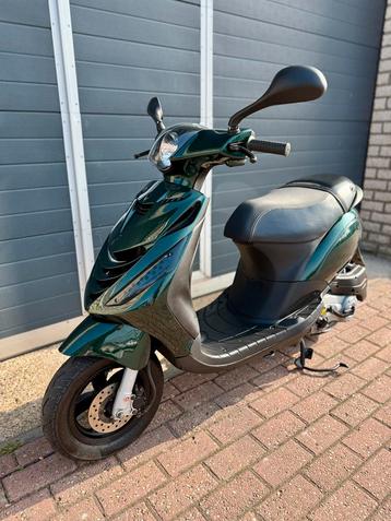 Piaggio zip 2017 8000km zo goed als nieuw beschikbaar voor biedingen