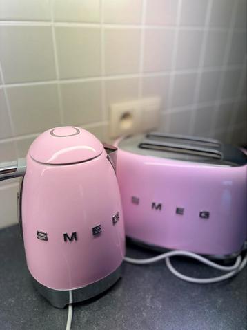 Broodrooster en waterkoker SMEG beschikbaar voor biedingen