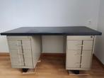 Vintage ijzeren industrieel bureau., Ophalen, Gebruikt, Bureau