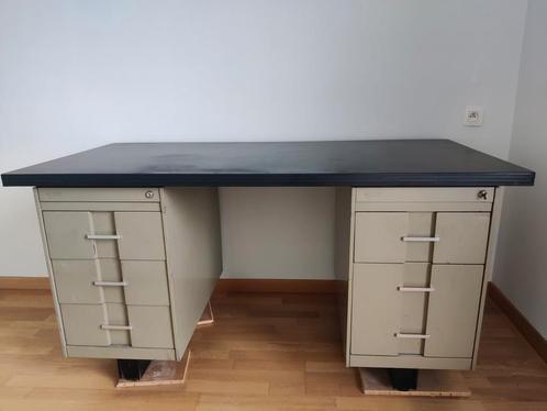 Vintage ijzeren industrieel bureau., Huis en Inrichting, Bureaus, Gebruikt, Bureau, Ophalen