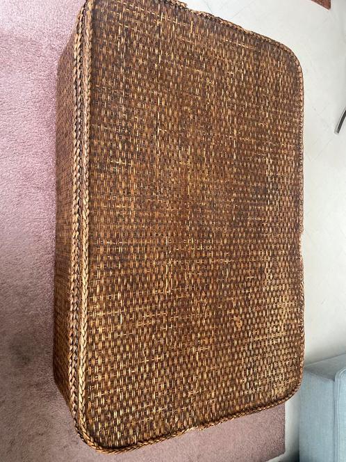 Grote rieten salontafel/opbergkoffer – 135 x 90 x 45 cm, Huis en Inrichting, Zetels | Voetbanken en poefs, Gebruikt, 75 tot 100 cm