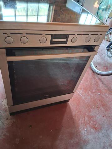 Oven en elektrische kookplaat (combi) beschikbaar voor biedingen