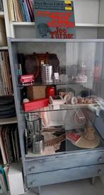 💫⭐️ VINTAGE vitrinekast, dik glas, dikke glazen voet, trape, Antiek en Kunst, Ophalen