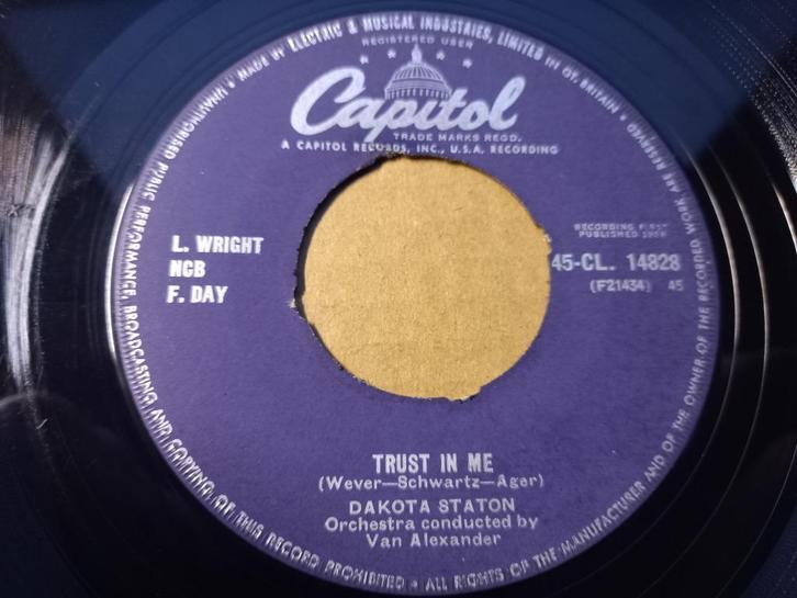 Dakota Staton‎ — Trust In Me / The Late, Late Show '7, CD & DVD, Vinyles Singles, Utilisé, Single, Jazz et Blues, 7 pouces, Enlèvement ou Envoi