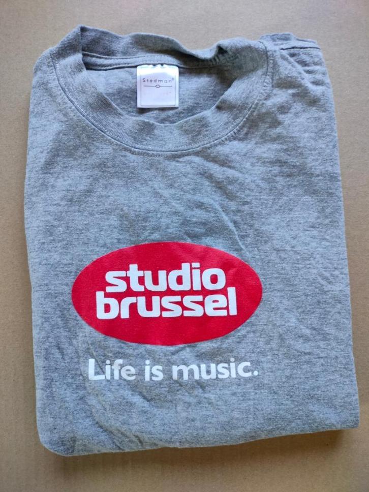 T shirt 🎙️ studio Brussel ️small perfect voor festivals, Kleding | Dames, T-shirts, Zo goed als nieuw, Maat 36 (S), Grijs, Korte mouw