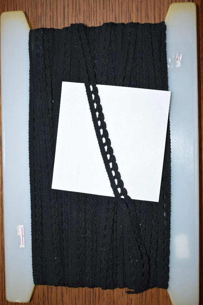 haspel met fijne zwarte afboordkant veel meters 1cm breed, Hobby en Vrije tijd, Naaien en Fournituren, Nieuw, Kant, Ophalen of Verzenden