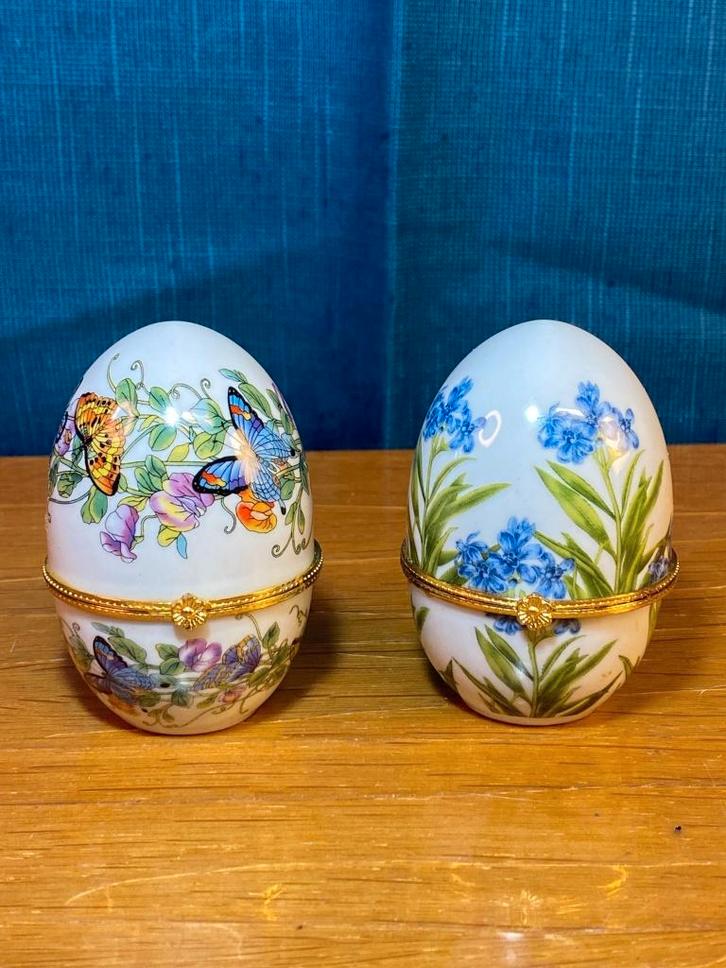 Set van 2 Porseleinen Eieren Schatullen, Antiquités & Art, Antiquités | Porcelaine, Envoi